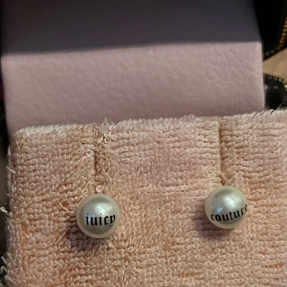 EUC ITB Juicy Couture Pearl Earrings without backings - Picture 2 of 5